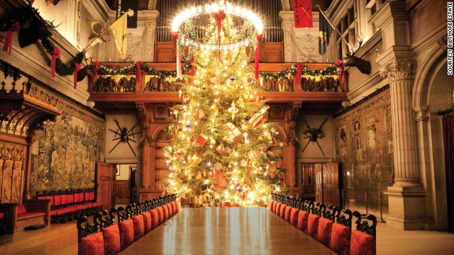 George Washington Vanderbilt hosted a Christmas Eve bash back in 1895, when his 135,000-square-foot home was completed. Candlelight visits are available to visitors who want a taste of that evening.